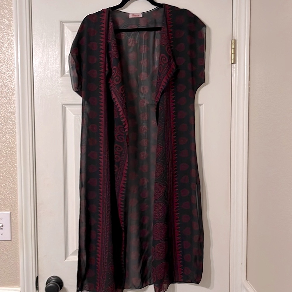ONESIZE SHEER BLACK AND RED KIMONO